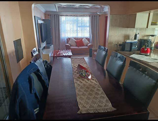 3 BEDROOM FREEHOLD FOR SALE IN MANDELA PARK